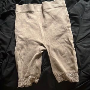 Slightly worn Love Tree cropped leggings